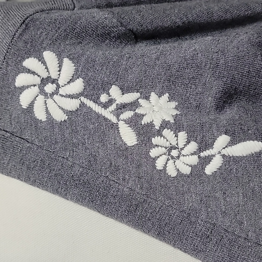 Aaeda Gray Open Front Cardigan Floral Embroidered Knit Sweater Size L - Picture 3 of 10